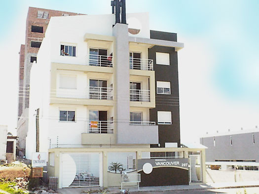 Apartamentos - 2 Dorm.<br />Floresta<br />Caxias do Sul<br /><br />APARTAMENTO COM 72M, PRÓXIMO AO IGUATEMI, 2 DORMITÓRIOS, SACADA E CHURRASQUEIRA, POSIÇÃO SOLAR LESTE E 1 VAGA DE GARAGEM. 0-0