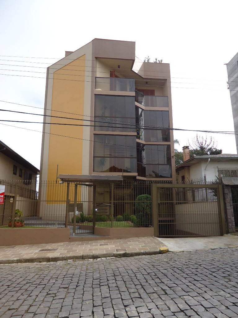 Apartamentos - 3 Dorm.<br />Pio X<br />Caxias do Sul<br /><br />APARTAMENTO DE 3 DORMITÓRIOS, SENDO 1 SUÍTE, ESTAR/JANTAR INTEGRADOS COM LAREIRA, COZINHA, ÁREA DE SERVIÇO, CHURRASQUEIRA, BANHO SOCIAL, AMPLO TERRAÇO E VAGA DE GARAGEM. 0-0