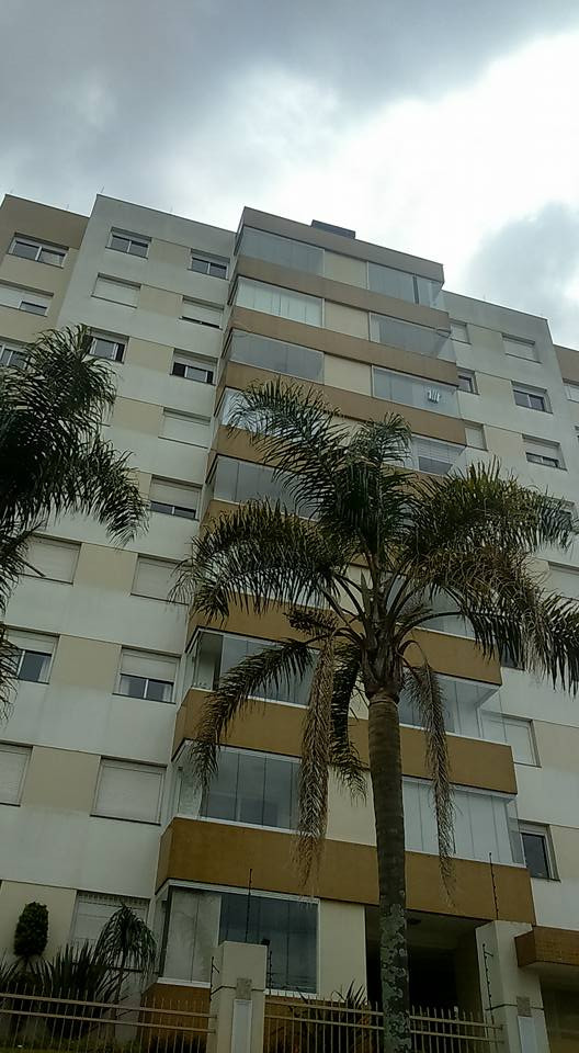 Apartamentos - 2 Dorm.<br />Rio Branco<br />Caxias do Sul<br /><br />APARTAMENTO EM RUA TRANQUILA, REGIÃO DO SHOPPING SÃO PELLEGRINO COM 95M DE ÁREA PRIVATIVA, 2 DORMITÓRIOS SENDO 1 SUÍTE, TERRAÇO DE APROXIMADAMENTE 20M, 2 AMPLAS VAGAS DE GARAGEM. POSIÇÃO SOLAR LESTE/NORTE/OESTE. FICAM TODOS OS MÓVEIS FIXOS. 0-0