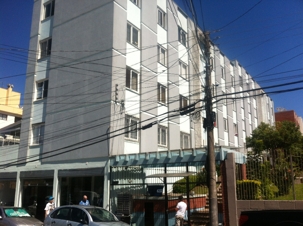 Apartamentos - 3 Dorm.<br />Pio X<br />Caxias do Sul<br /><br />APARTAMENTO COM 03 DORMITÓRIOS, BANHO SOCIAL, SALA ESTAR, COPA COZINHA, LAVANDERIA COM BANHEIRO SOCIAL, LAVABO E DESPENSA. 1 VAGA DE GARAGEM. 0-0