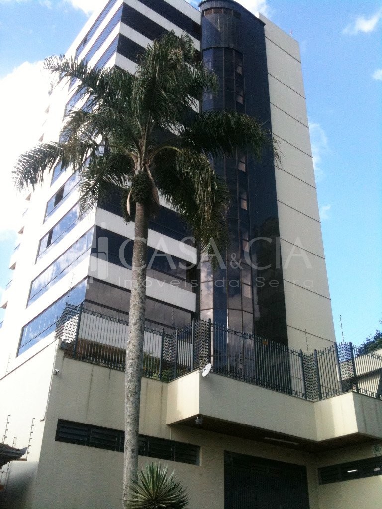 Apartamentos - 3 Dorm.<br />Madureira<br />Caxias do Sul<br /><br />APARTAMENTO COM 03 DORMITÓRIOS, SENDO 01 SUÍTE COM HIDROMASSAGEM E SACADA, 02 DORMITÓRIOS AMERICANOS; COZINHA; ÁREA DE SERVIÇO COM CHURRASQUEIRA; DEPENDÊNCIA DE EMPREGADA COM BANHEIRO AUXILIAR; LAVABO; SALA 2 AMBIENTES EM DESNÍVEL; CALEFAÇÃO; ESPERA PARA LAREIRA, REBAIXES EM GESSO; AMPLA SACADA COM VISTA PANORÂMICA FECHADA COM VIDROS SISTEMA REIKI; 02 VAGAS INDEPENDENTES DE GARAGEM; DEPÓSITO FECHADO NA GARAGEM; SALÃO DE FESTAS; POSTARIA 24H; ÁGUA QUENTE; GÁS CENTRAL; ÁREA DE SERVIÇO E DEPENDÊNCIA DE EMPREGADA. 0-0