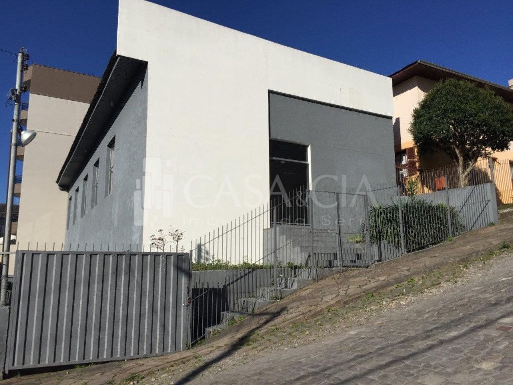 Pavilhões<br />Rio Branco<br />Caxias do Sul<br /><br />PAVILHÃO COM 2 PAVIMENTOS, PODENDO SER UTILIZADO EM CONJUNTO OU CADA PAVIMENTO SEPARADO. ESTACIONAMENTO PARA 4 CARROS. IMÓVEL LOCADO COM CONTRATO ATÉ MARÇO/2019, POSSIBILIDADE DE RENOVAÇÃO DO CONTRATO. VALOR BRUTO MENSAL DE R$3.500,00. 0-0