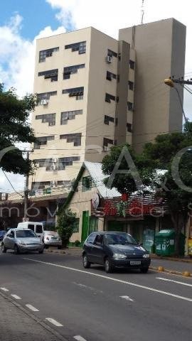 Salas Comerciais<br />Rio Branco<br />Caxias do Sul<br /><br />SALA COMERCIAL AÉREA DE FRENTE PARA A RUA, POSIÇÃO SOLAR OESTE, ÁREA PRIVATIVA DE 47,17 m, 01 BOX DE GARAGEM. PRÉDIO COM PORTARIA E ELEVADOR. 0-0