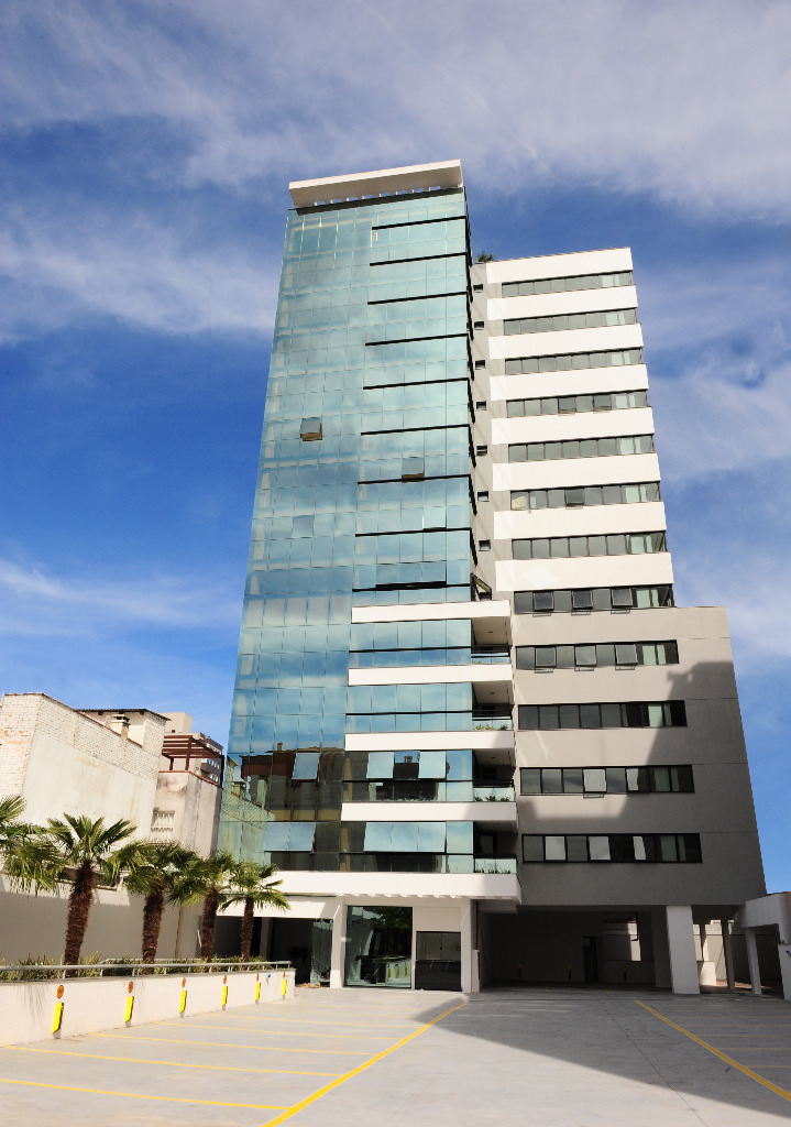 Salas Comerciais<br />Pio X<br />Caxias do Sul<br /><br />SALA AÉREA LOCALIZADA NO BAIRRO PIO X COM VISTA PANORÂMICA, POSIÇÃO SOLAR NORTE. INFRAESTRUTURA: ESPERA PARA AR-CONDICIONADO, SALÃO DE FESTAS MOBILIADO E DECORADO COM ACESSO À TERRAÇO, 02 SALAS DE REUNIÕES MOBILIADAS, ENTRADA COM CONTROLE DE ACESSO, ESTACIONAMENTO ROTATIVO PARA VISITANTES, SALA DE CONFERÊNCIAS MOBILIADA E DECORADA.