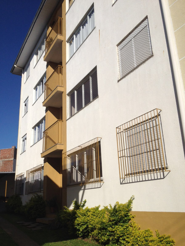 Apartamentos - 2 Dorm.<br />Charqueadas<br />Caxias do Sul<br /><br />APARTAMENTO SEMI MOBILIADO, 02 DORMITÓRIOS, BANHO SOCIAL, COZINHA, ESTAR/JANTAR INTEGRADOS, LAVANDERIA A PARTE. FICAM MÓVEIS DA COZINHA, QUARTO PRINCIPAL COMPLETO, BANHEIRO COMPLETO E MÓVEL AÉREO DA LAVANDERIA. APARTAMENTO COM GESSO, PORCELANATO E POSIÇÃO SOLAR NORTE/OESTE. 0-0