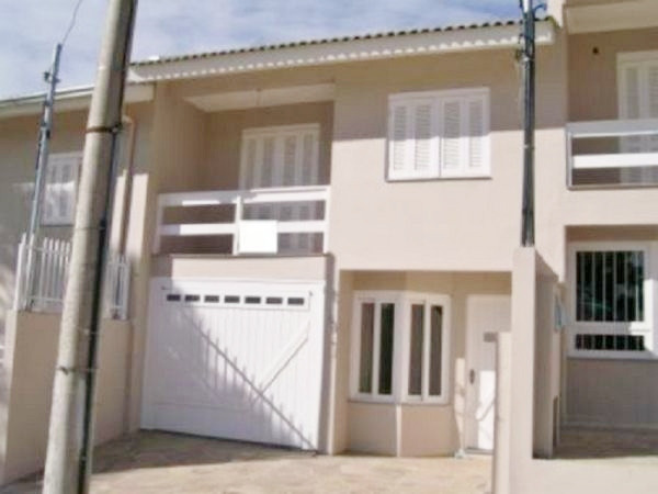 Casas - 3 Dorm.<br />Colina Sorriso<br />Caxias do Sul<br /><br />CASA GEMINADA COM ENTRADA INDIVIDUAL, 3 DORMITÓRIOS, SACADA, BANHEIRO SOCIAL, LAVABO, SALA, COZINHA, ÁREA DE SERVIÇO ABERTA, ESPERA PARA ÁGUA QUENTE, PISO LAMINADO, PÁTIO, 93M PRIVATIVOS! 0-0