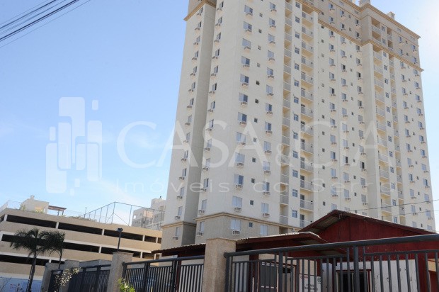 Apartamentos - 2 Dorm.<br />N. Sra de Lourdes<br />Caxias do Sul<br /><br />APARTAMENTO LOCALIZADO EM LOURDES - PRÓXIMO Á UCS,02 DORMITÓRIOS - SENDO 01 SUÍTE, SALA DE ESTAR E JANTAR INTEGRADAS COM A COZINHA E ÁREA DE SERVIÇO, PISO LAMINADO E CERÂMICO, SACADA COM CHURRASQUEIRA, BANHEIRO SOCIAL, 01 VAGA DE GARAGEM. APARTAMENTO COM POSIÇÃO SOLAR OESTE. PRÉDIO COM AMPLA ÁREA DE LAZER, PLAYGROUND, FITNESS, QUADRA POLIESPORTIVA, PISCINA, SALÃO DE FESTAS E GUARITA.