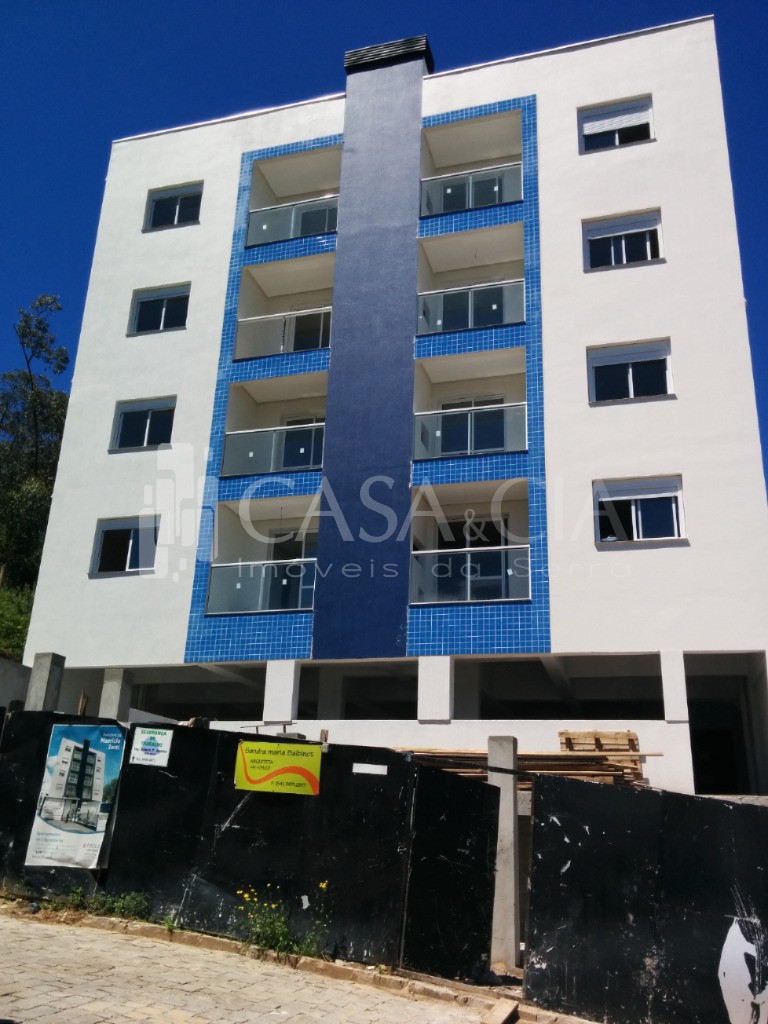 Apartamentos - 2 Dorm.<br />N. Sra da Saúde<br />Caxias do Sul<br /><br />APARTAMENTOS DE 02 DORMITÓRIOS - SENDO 01 SUÍTE, SALA DE ESTAR/JANTAR, COZINHA, ÁREA DE SERVIÇO, PISO LAMINADO E CERÂMICO, SACADA COM CHURRASQUEIRA, ESPERA PARA ÁGUA QUENTE, GÁS CENTRAL, MEDIDORES INDIVIDUAIS, REBAIXE LISO EM GESSO EM TODO O APARTAMENTO, ELEVADOR, 02 VAGAS DE GARAGEM LADO A LADO. EXCELENTE ACABAMENTO, FACHADA COM DETALHES EM PASTILHA E VIDRO!