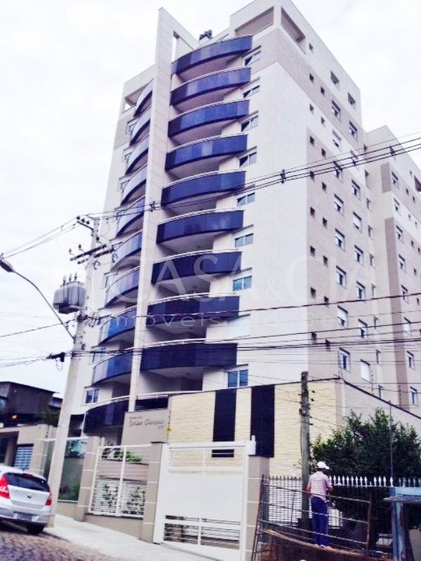 Apartamentos - 2 Dorm.<br />Nossa Senhora de Lourdes<br />Caxias do Sul<br /><br />COBERTURA DUPLEX PAVIMENTO INFERIOR: COM 02 DORMITÓRIOS SENDO 01 DELES SUÍTE, GABINETE COM ACESSO Á SACADA, BANHEIRO SOCIAL, SALA DE TV OU ESTAR ÍNTIMO COM ACESSO A AMPLA SACADA.; PAVIMENTO SUPERIOR: COZINHA INTEGRADA À SALA DE ESTAR E JANTAR COM ACESSO À AMPLA SACADA COM 23M DE ÁREA, ÁREA DE SERVIÇO COM SACADA, CHURRASQUEIRA, LAVABO, POSIÇÃO SOLAR NORTE/OESTE, GÁS CENTRAL ENCANADO, REBAIXES EM GESSO, PISO LAMINADO, MASSA CORRIDA NAS PAREDES INTERNAS, ESPERA PARA ÁGUA QUENTE E EXCELENTE PADRÃO! 0-0