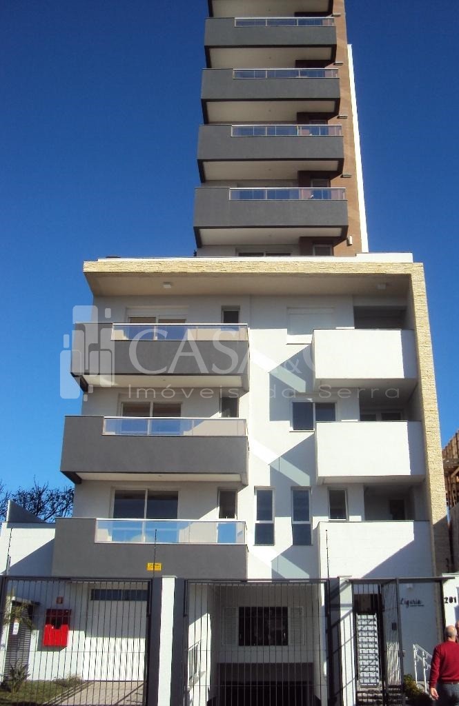 Apartamentos - 2 Dorm.<br />São José<br />Caxias do Sul<br /><br />BELÍSSIMO APARTAMENTO COM VISTA PANORÂMICA PARA A CIDADE, POSIÇÃO SOLAR LESTE/OESTE, EXCELENTE PADRÃO DE ACABAMENTO, PRÉDIO COM FACHADA MODERNA, 02 DORMITÓRIOS SENDO 01 SUÍTE COM SACADA, SALA DE ESTAR/JANTAR E COZINHA INTEGRADAS, CHURRASQUEIRA, ÁREA DE SERVIÇO COM AMPLA SACADA, BANHEIRO SOCIAL, PISO EM PORCELANATO E LÂMINA, MASSA CORRIDA NAS PAREDES INTERNAS, REBAIXO EM GESSO EM TODOS OS AMBIENTES, SALÃO DE FESTAS MOBILIADO COM ACESSO A TERRAÇO, ESPAÇO RECREATIVO, LAVABO AUXILIAR, ACADEMIA EQUIPADA. APARTAMENTO LOCALIZADO PRÓXIMO À RANDOM, COM 02 DORMITÓRIOS, SALA DE ESTAR E JANTAR COM ACESSO P/ SACADA, COZINHA, ÁREA DE SERVIÇO, ESPERA P/ SPLIT NO DORMITÓRIO DE CASAL E SALA, ESPERA P/ ÁGUA QUENTE, GÁS ENCANADO, MEDIDORES INDIVIDUAIS, PISO LAMINADO E CERÂMICO, ESPAÇO WEB NO CORREDOR, VAGA DUPLA DE GARAGEM, POSIÇÃO SOLAR LESTE. INFRAESTRUTURA DO PRÉDIO: FONTE, QUIOSQUES C/ CHURRASQUEIRA, ESPAÇO GOURMET MOBILIADO, SALÃO DE FESTAS MOBILIADO, BRINQUEDOTECA MOBILIADA, GUARITA, PISCINA ADULTO E INFANTIL, DECK, ESPAÇO SOLARIUM, CHURRASQUEIRAS, PLAYGROUND DE 0 A 5 ANOS, PLAYGROUND DE 6 A 12 ANOS, QUADRA POLIESPORTIVA, FITNESS.